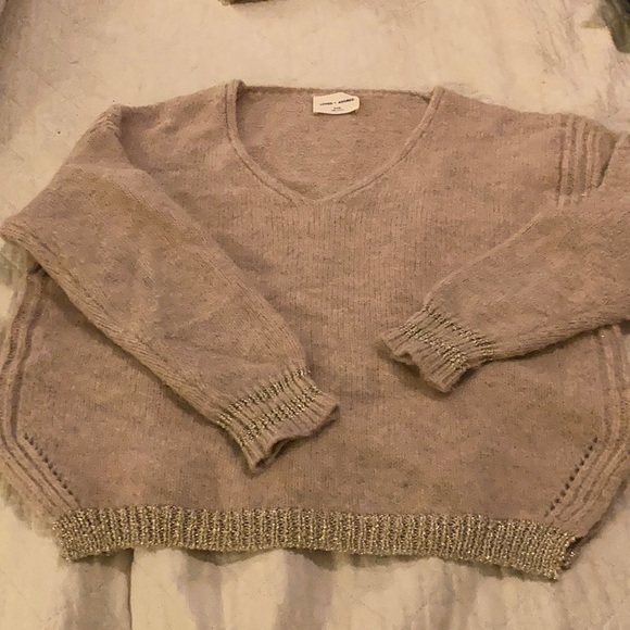 Soft knit sweater with metallic gold accents - Picture 1 of 3